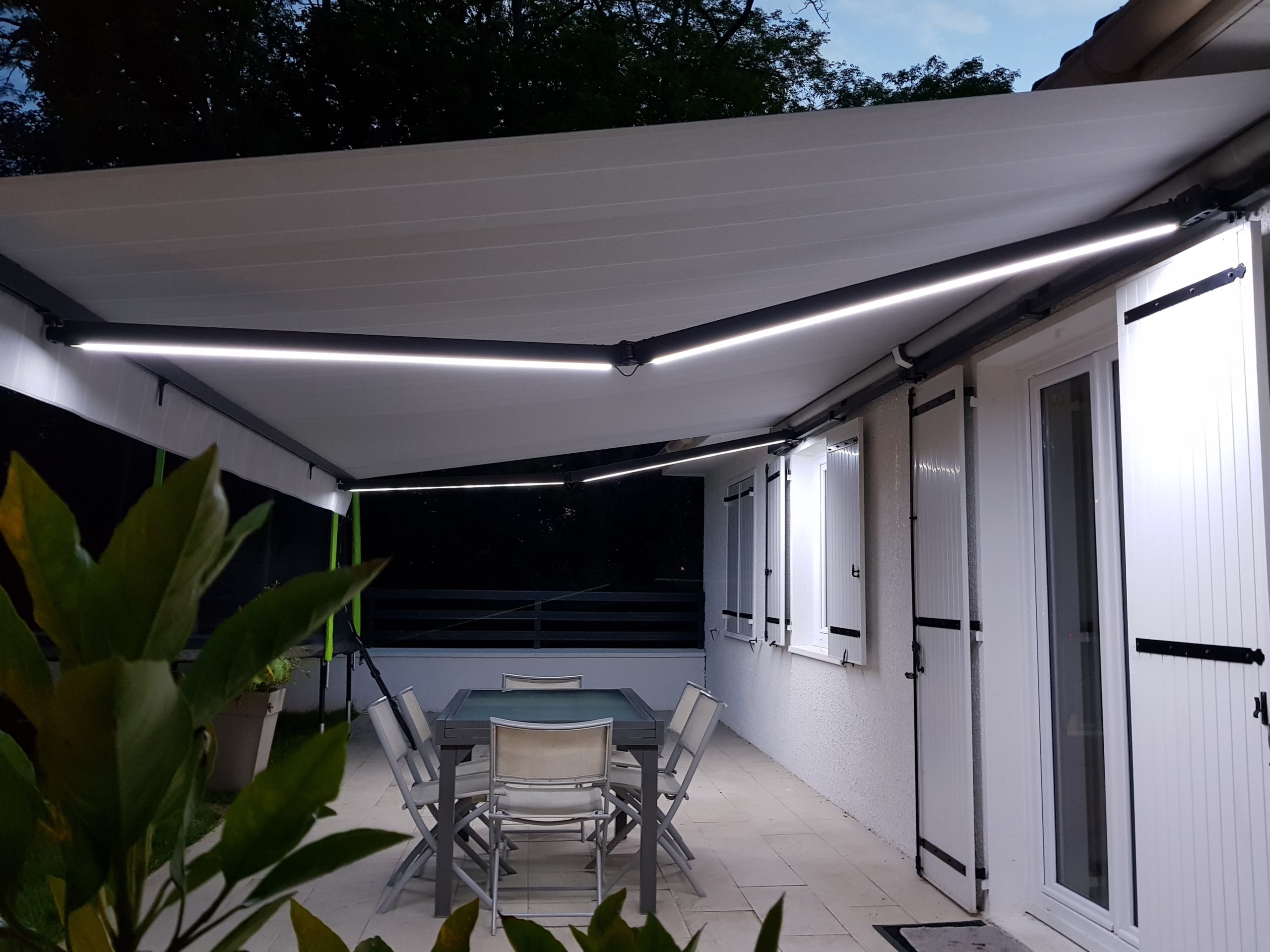 Photo Generosa Plus Bras LEDS (4)