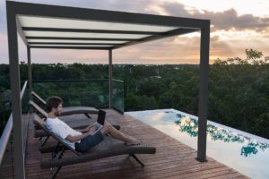 Pergola à toit fixe